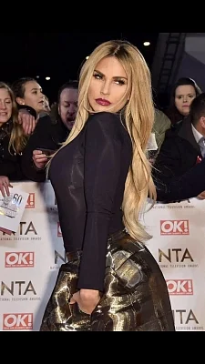 Katie Price. (Photo: Twitter/@KatiePrice)