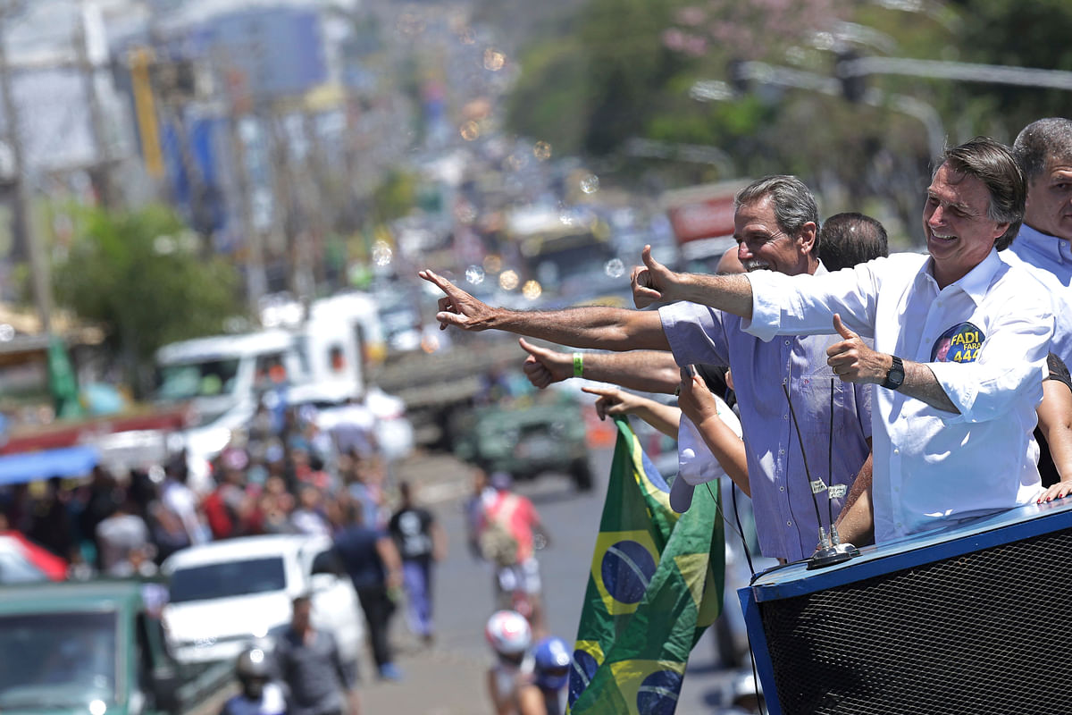 At the moment of the attack, Bolsonaro was on the shoulders of a supporter in the rally without a protective vest.