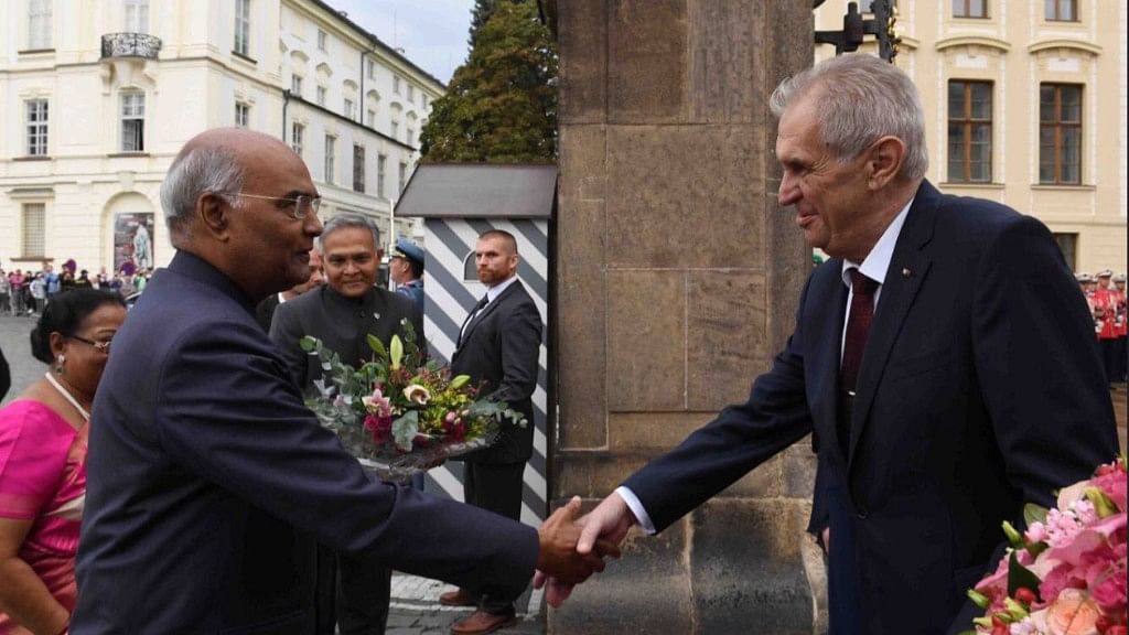 Presidnt Ram Nath Kovind is greeted by President Zeman of the Czech Republic.&nbsp;