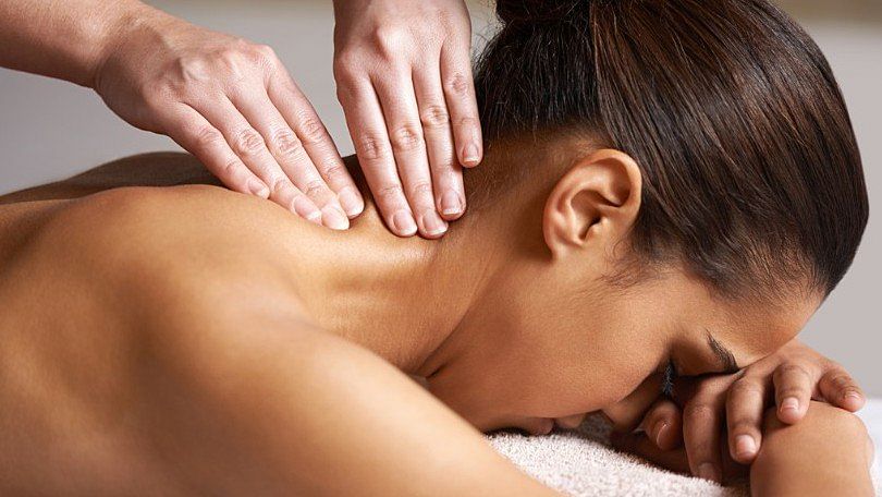 Here’s an essential guide on how to do a head massage the right way.