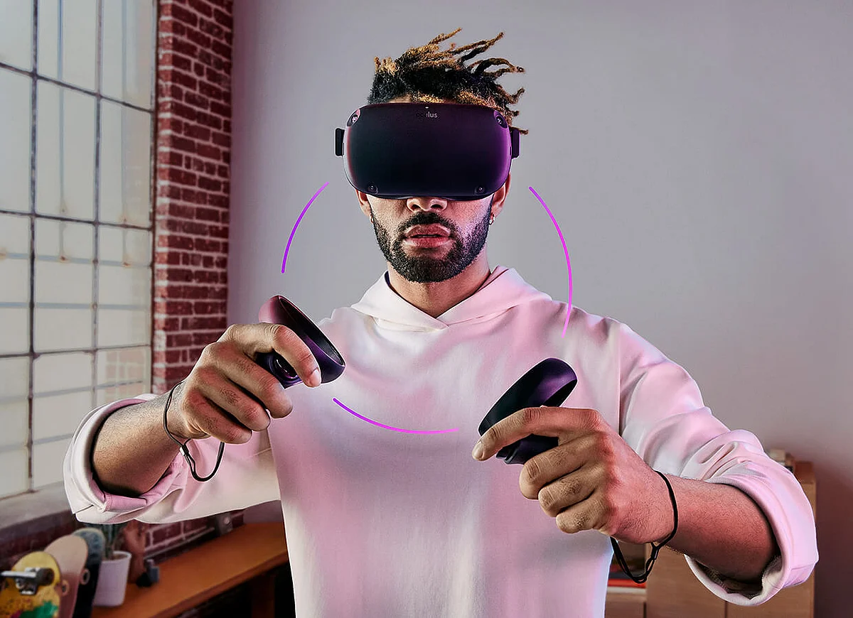 The Oculus comes with two handheld controllers for gaming.
