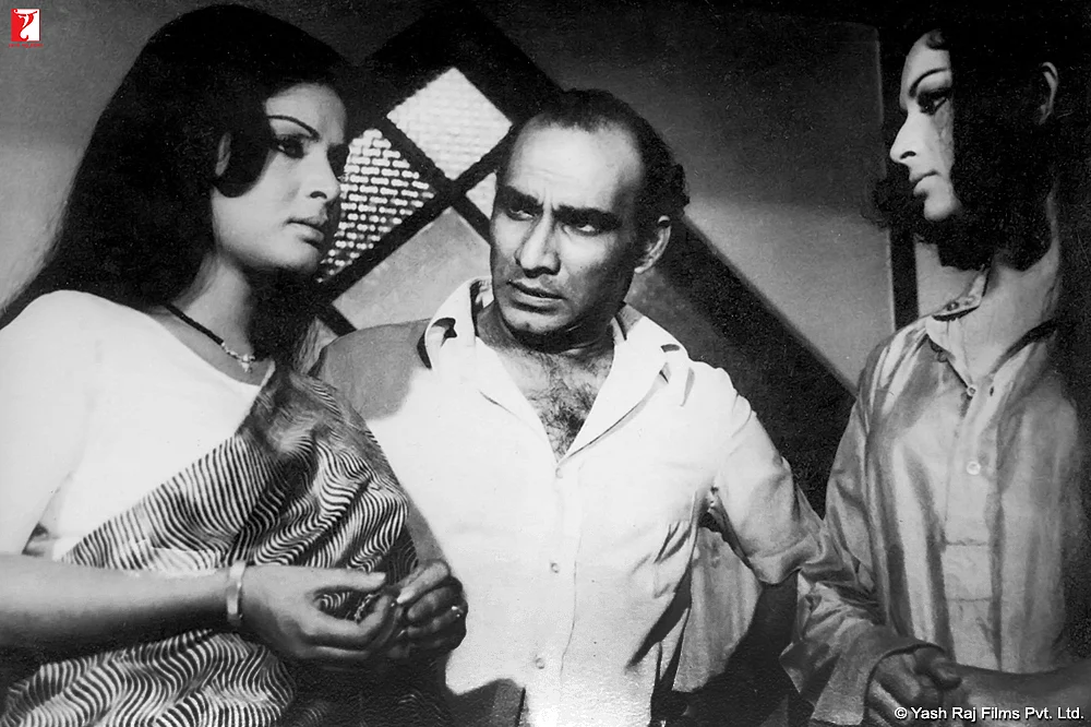 Raakhee Gulzar, Yash Chopra and Sharmila Tagore on the sets of <i>Daag.</i>