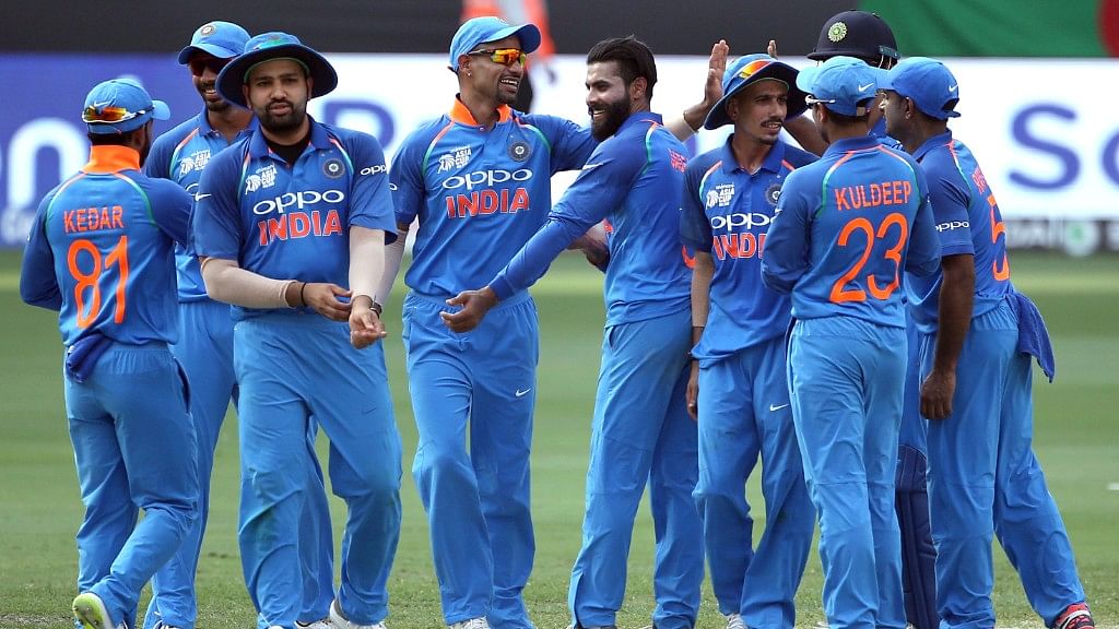 Indian team celebrates the fall of Bangladesh