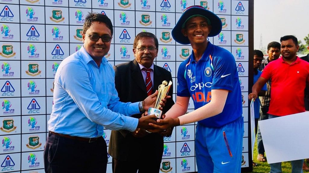 Yashasvi Jaiswal with the the Man of the Match Award.&nbsp; &nbsp;  &nbsp;