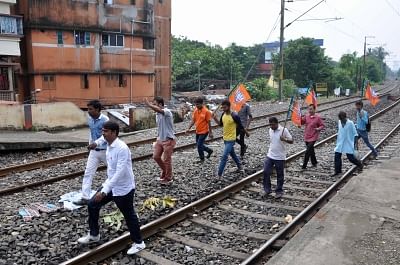 Sporadic violence during BJP's Bengal shutdown