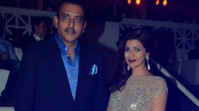 <i>Airlift</i><i> </i>actor Nimrat Kaur is reportedly courting the Indian Cricket Team coach, Ravi Shastri.