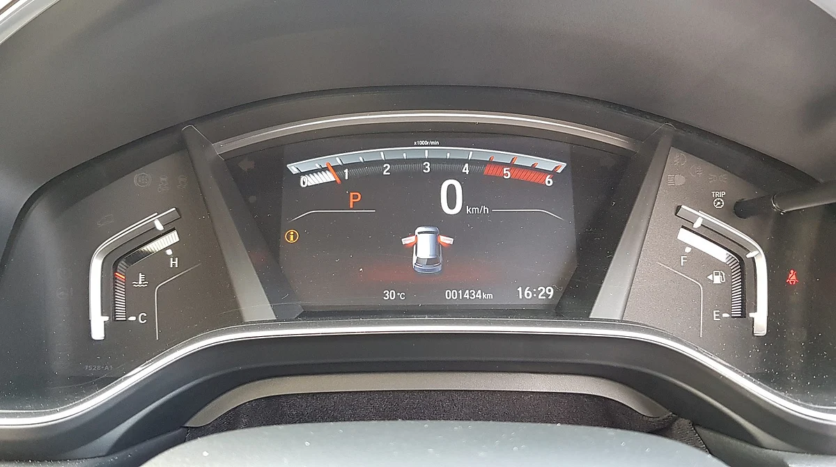 Digital instrument console on the Honda CR-V. 