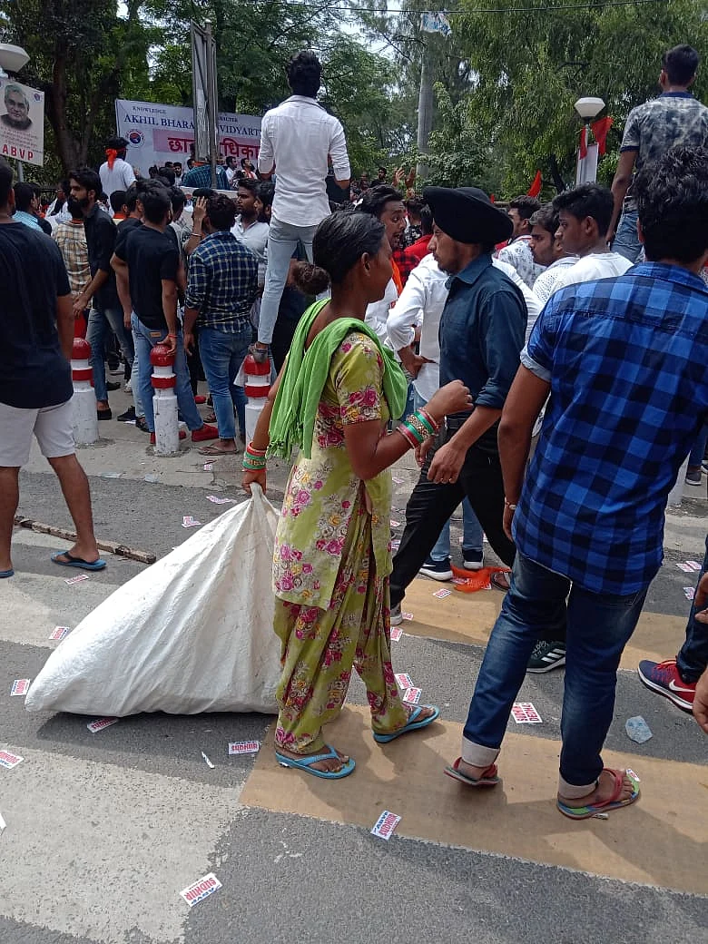 The twist is the game came when two ideologically different parties i.e – AISA (Left) and CYSS (AAP) decided to fight the polls together in an alliance.