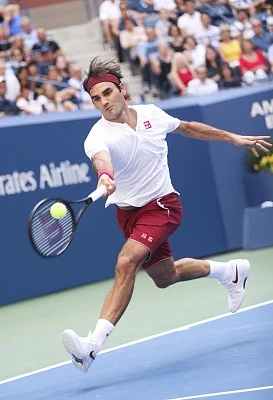 NEW YORK, Sept. 2, 2018 (Xinhua) -- Roger Federer of Switzerland hits a return during the men