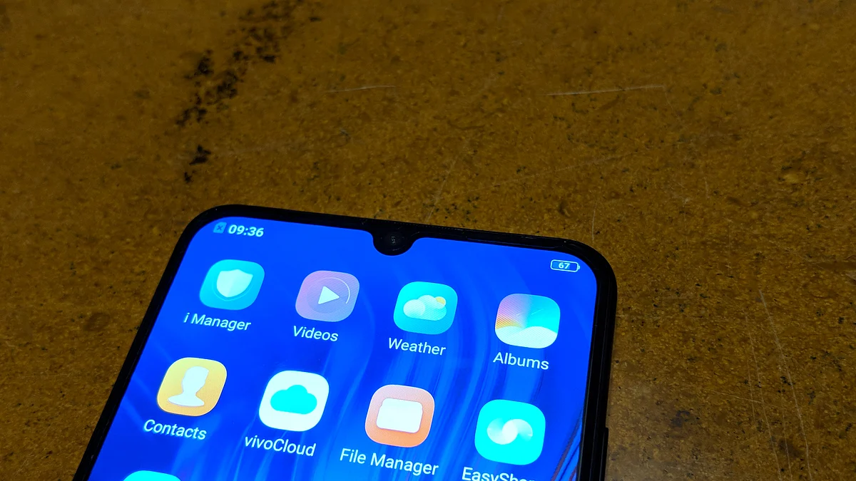 Vivo V11 Pro sports a waterdrop notch. 