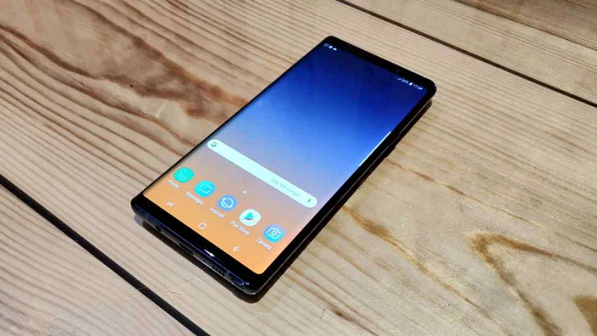 Galaxy Note 9 sports a 6.4-inch Super AMOLED screen. 