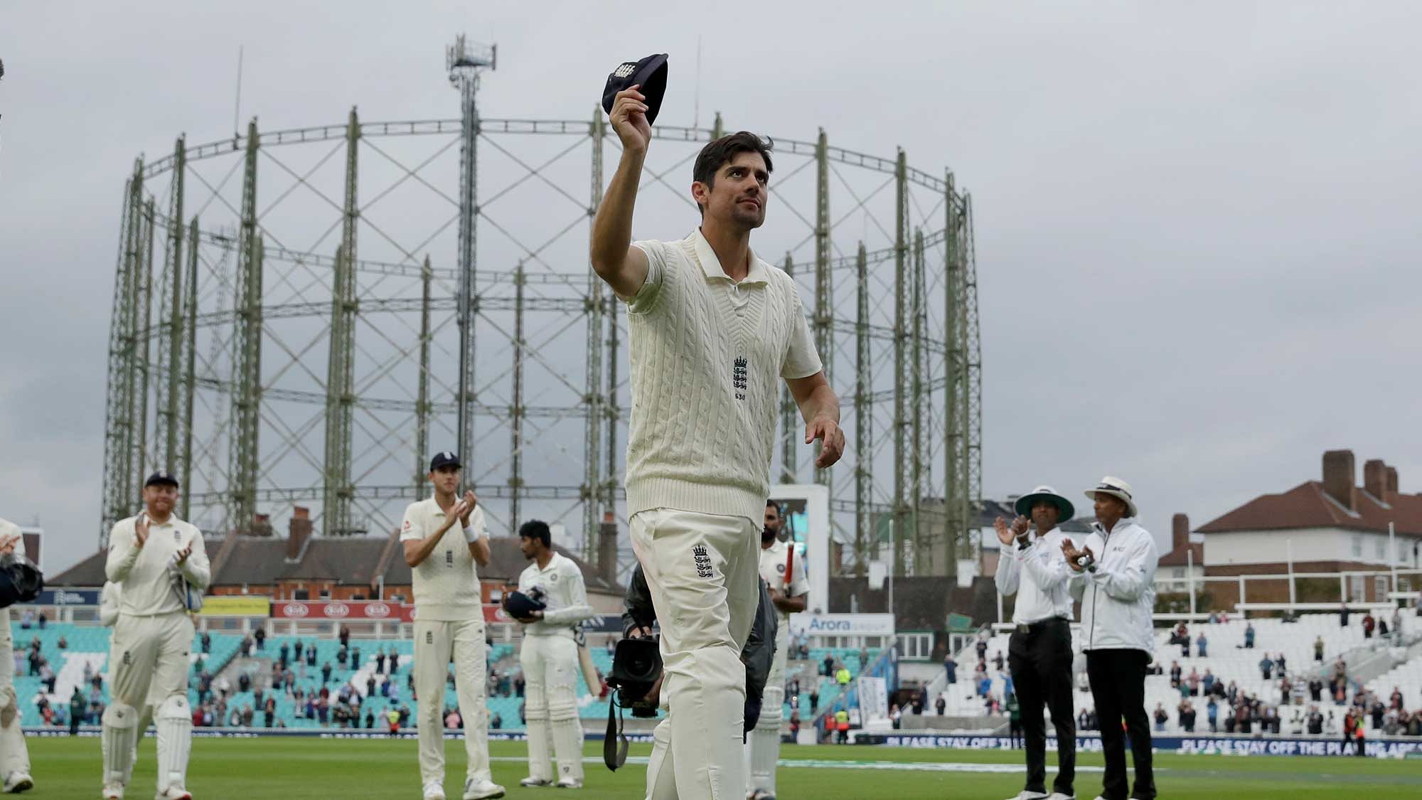 Alastair Cook leads the England team off the field after the hosts beat India by 118 runs in the fifth Test.