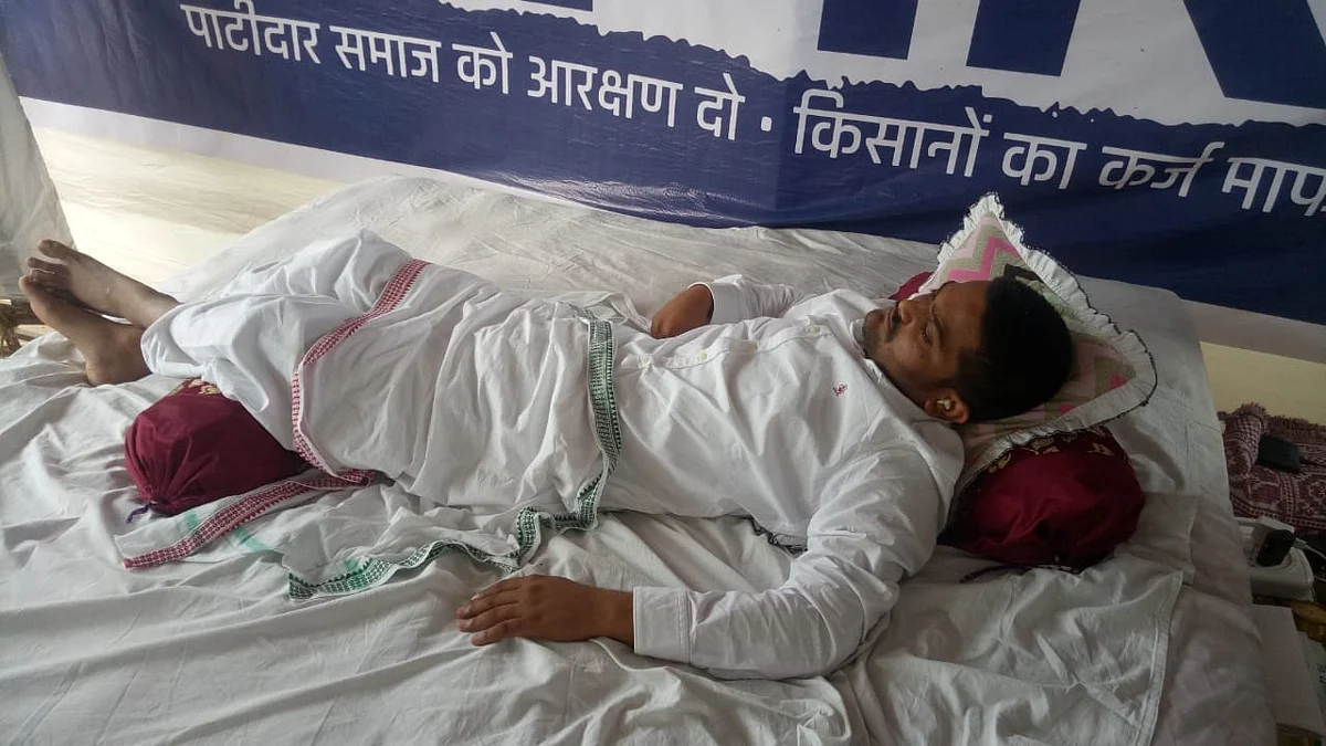 Hardik Patel began an indefinite fast at his home in Ahmedabad, Gujarat on 25 August.