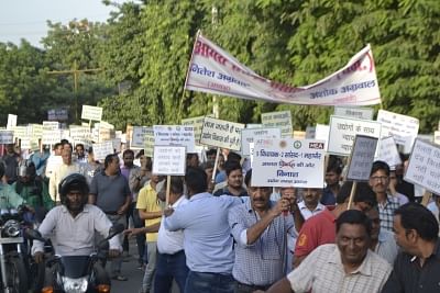 Protest in Agra over restrictions on industries