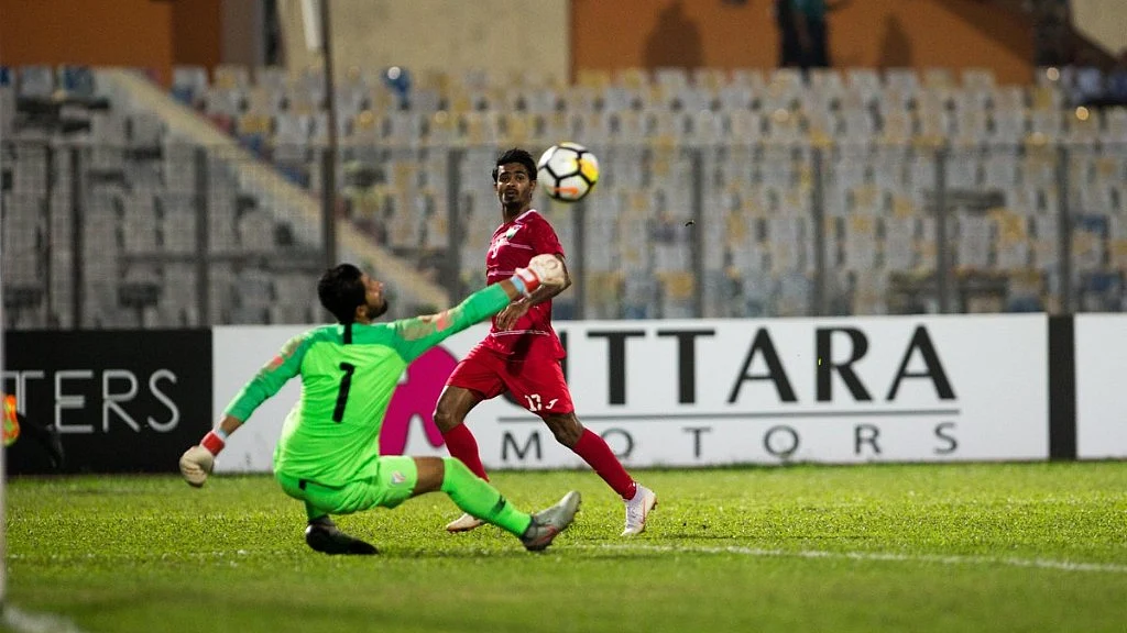 Ibrahim Mahudee Hussain scoring the first goal for Maldives in the final. 