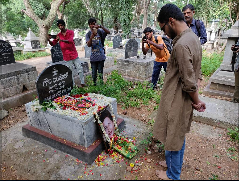Umar Khalid pays homage at the grave of Gauri Lankesh. 