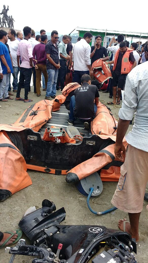 Rescue operations being carried out at the site of the accident. 