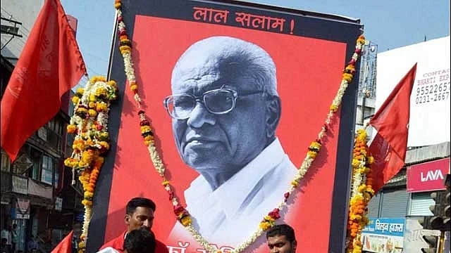 People paying tribute to Govind Pansare 