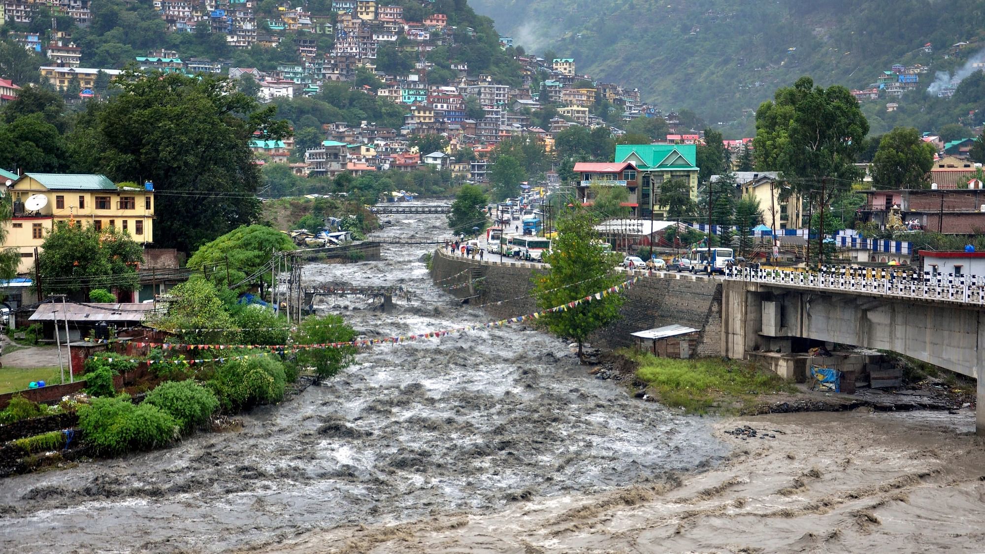 A photo of the overflowing river Beas in Kullu.&nbsp;