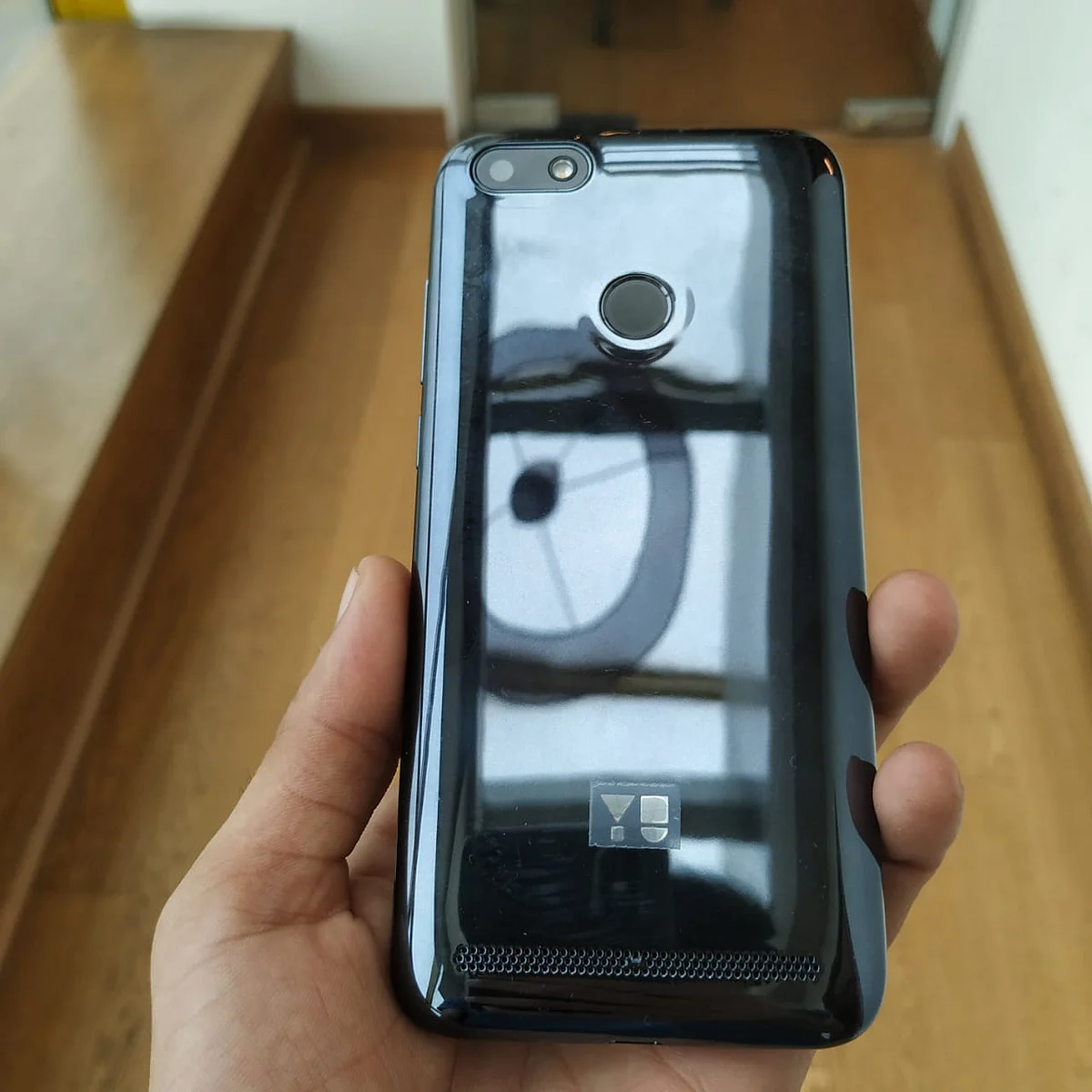 The glossy back panel hasn’t worked for Yu as it is a fingerprint magnet and doesn’t add to the phone’s appeal.