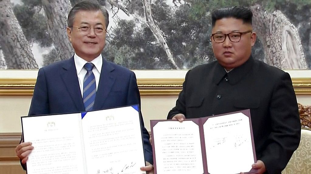 South Korean President Moon Jae-in, left, and North Korean leader Kim Jong Un pose after signing documents in Pyongyang, North Korea on 19 September, 2019.