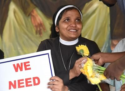 Kochi: One of the priests who came forward in support of the nus staging a demonstration to press for justice for a Kerala nun who accused Bishop Franco Mulakkal of Jalandhar diocese of repeatedly raping her between 2014 and 2016, in Kochi on Sept 16, 2018. (Photo: IANS)