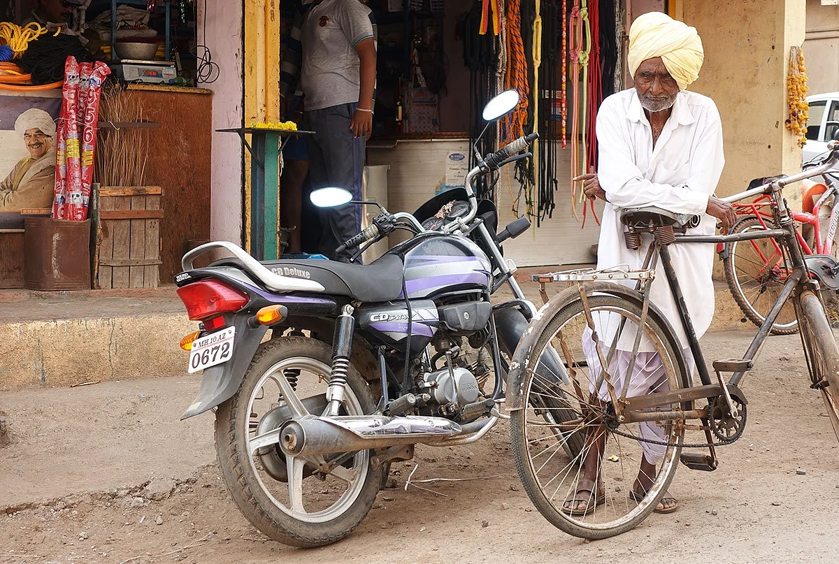 ‘The cycle was a novelty in our times’, says Ganpati Yadav. There were long discussions in the village on this fascinating new technology.