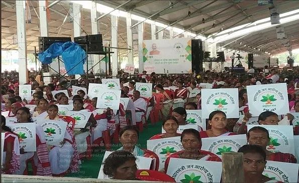 The original photo was clicked in Ranchi during the launch of the Ayushman Bharat scheme.