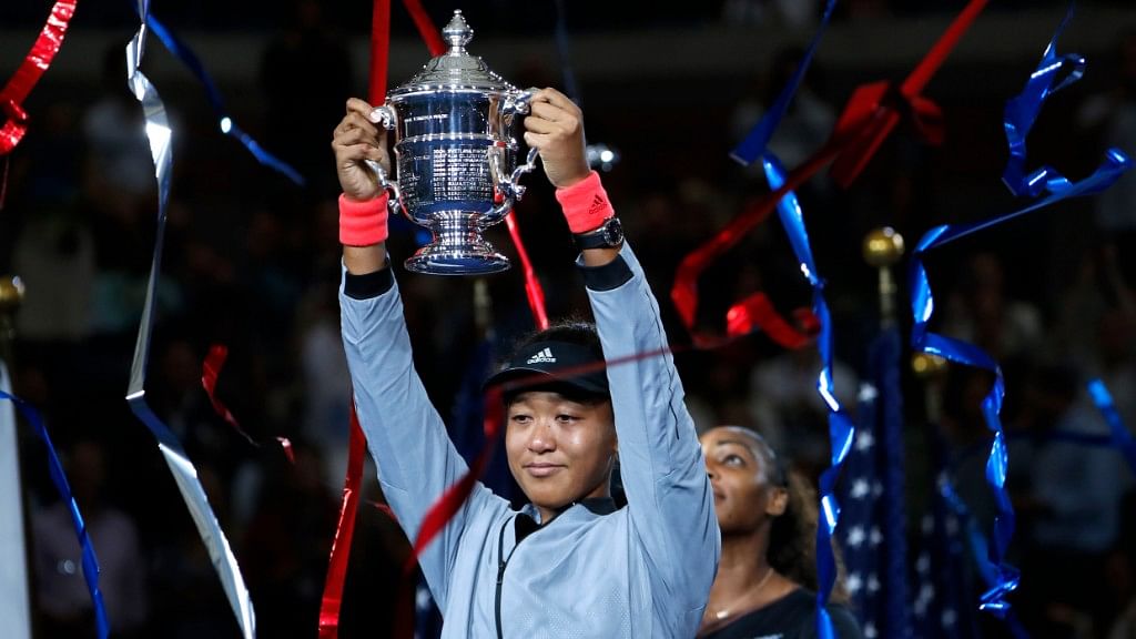 Naomi Osaka of Japan holds the trophy after defeating Serena Williams in the women’s final of the US Open tournament on Saturday in New York.