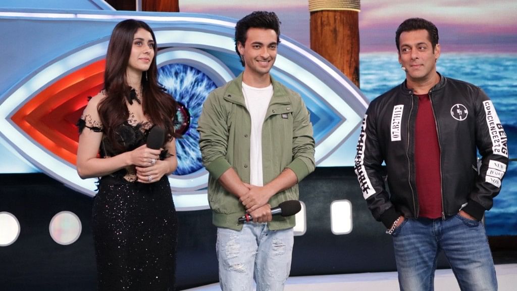 Salman’s brother in law, Aayush Sharma along with his co actor Warina Hussain had come to promote their upcoming movie LoveYatri.