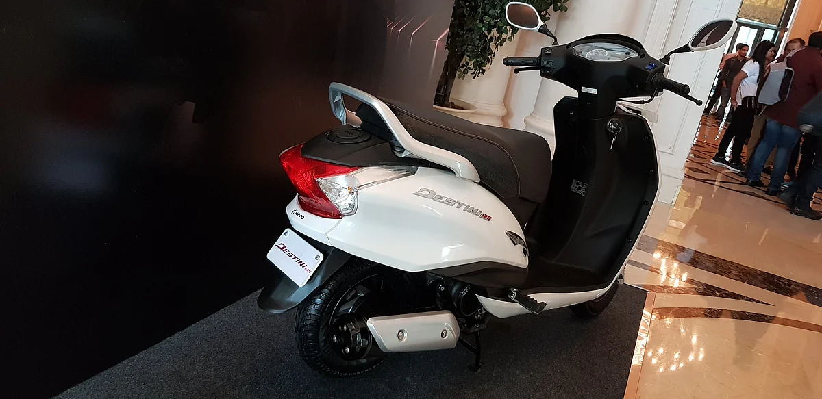 The rear sports an external fuel lid like the TVS Jupiter. 
