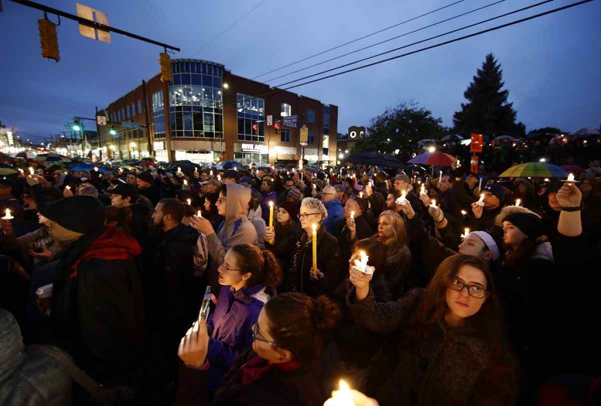 Thousands are gathered for a vigil in the Squirrel Hill neighbourhood after the Pittsburgh shooting.&nbsp;