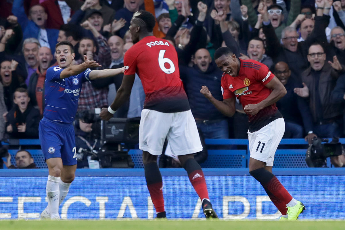 Ross Barkley scored in the sixth minute of injury time to earn Chelsea a 2-2 draw against Manchester United.