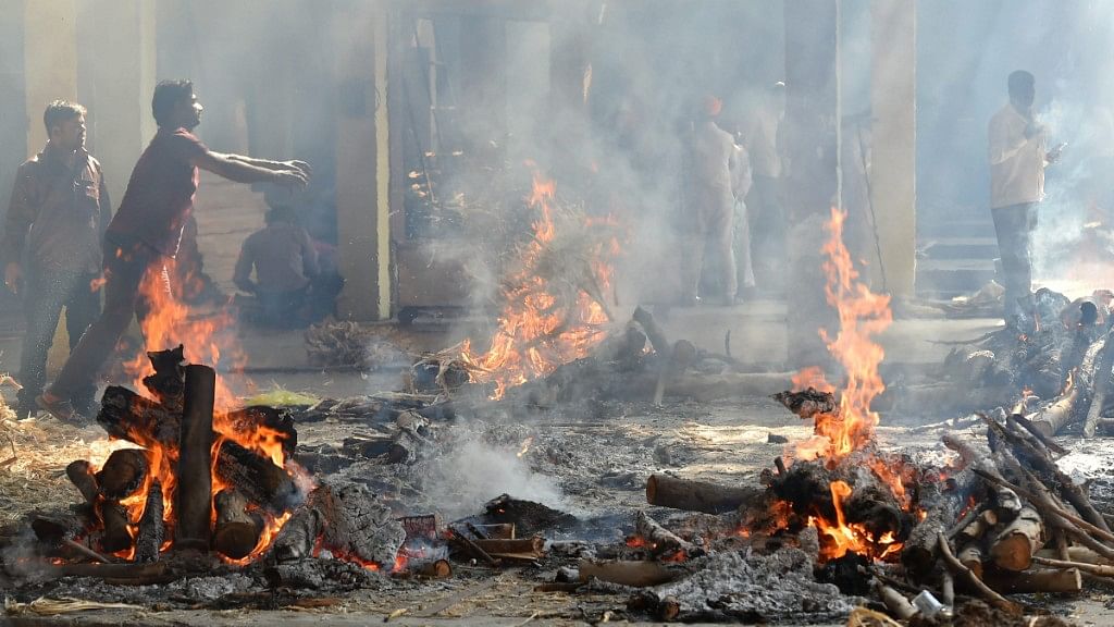 Mass funeral arranged for the victims of the Amritsar tragedy.