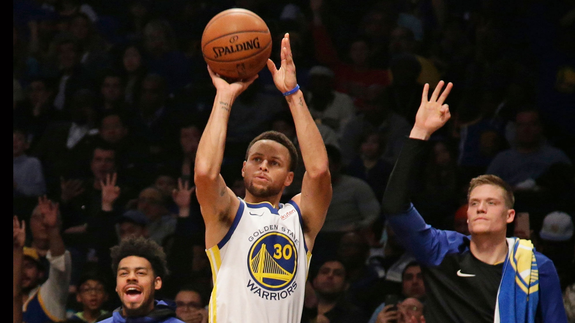 Stephen Curry set another NBA record by making seven 3-pointers.