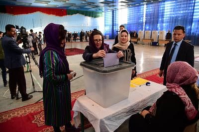KABUL, Oct. 20, 2018 (Xinhua) -- Afghan First Lady Rula Ghani (C) casts her ballot at a polling center during parliamentary elections in Kabul, Afghanistan, Oct. 20, 2018. Millions of Afghan voters cast their ballots on Saturday for long-delayed parliamentary elections in the militancy-plagued country amid reports of security threats and irregularities. (Xinhua/Dai He/IANS)