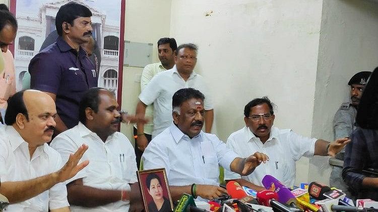 At the press conference, O Panneerselvam stated that he does not have any chief ministerial ambitions.