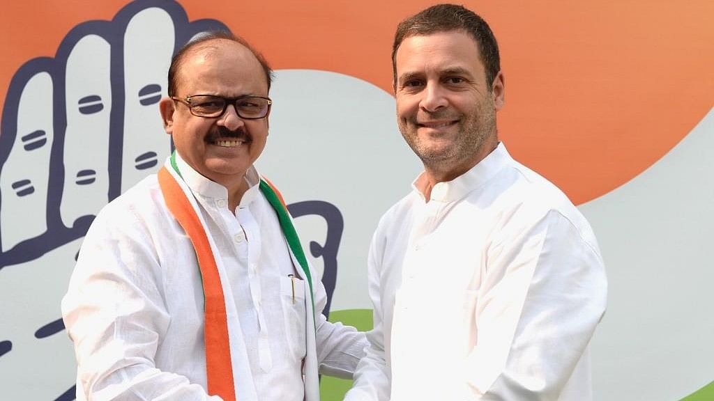 Photo of Rahul Gandhi and Tariq Anwar following the announcement of his joining.