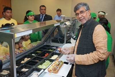 Gurugram: Child Rights activist and Nobel laureate Kailash Satyarthi creating new sandwich recipe to kick off the World Sandwich Day 2018 festivities at Subway in Gurugram on Oct 24, 2018. World Sandwich Day is celebrated on November 3. (Photo: IANS)