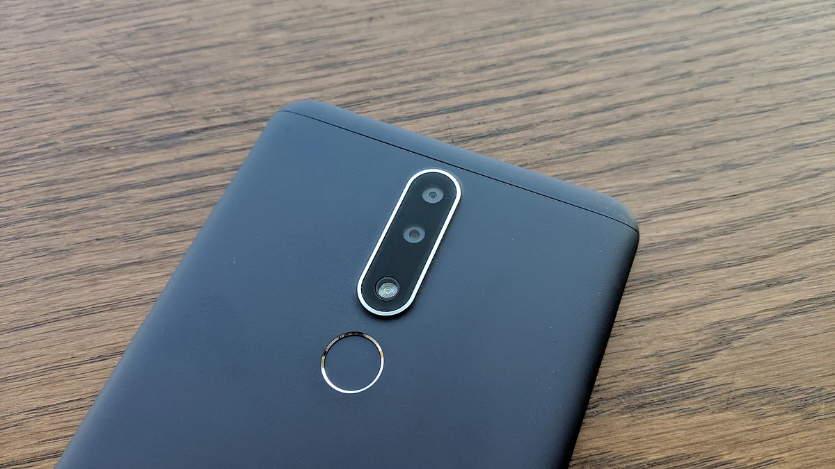 Dual rear cameras, but no Zeiss Optics lenses.