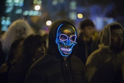Halloween celebrations in India are on the rise, thanks to the young and cosmopolitan crowd. If you are attending such an event and have your costume sorted but wondering about the make up, make sure you are getting few tricks in place. (Xinhua/Li Muzi/IANS)