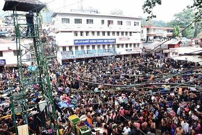 Pathanamthitta: Pilgrims throng Sabarimala temple to witness Makatajyothi during Makaravilakku festival in Kerala