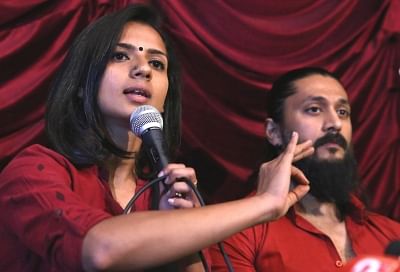 Bengaluru: Actress Sruthi Hariharan addresses a press conference along with actor Chetan Kumar, in Bengaluru on Oct 21, 2018. Hariharan on Saturday accused multilingual south Indian actor Arjun Sarja of sexually harassing her on the sets of a film in 2016. However, Sarja dismissed the claim. (Photo: IANS)