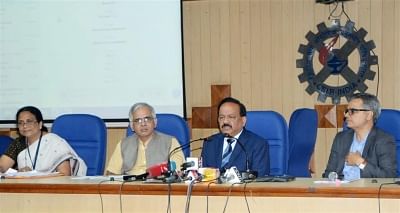 New Delhi: Union Science and Technology Minister Harsh Vardhan addresses a press conference on new technology developed by Council of Scientific and Industrial Research (CSIR) for fire crackers with reduced emission levels, in New Delhi on Oct 29, 2018. (Photo: IANS/PIB)