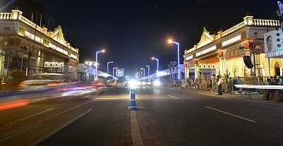 Kolkata: Special light installations made at Red Road ahead of the Red Road Puja carnival, in Kolkata on Oct 22, 2018. (Photo: Kuntal Chakrabarty/IANS)