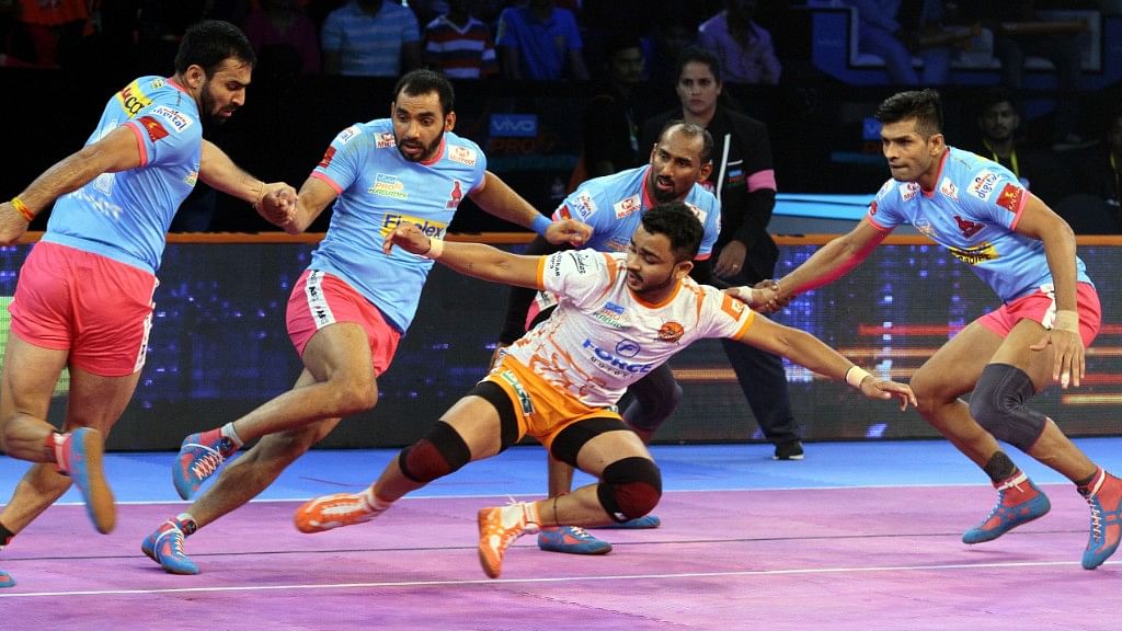 A record-equaling six super tackles laid the foundation for a close win for Puneri Paltan over Jaipur Pink Panthers.