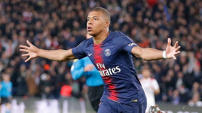 Paris Saint-Germain clinched the French league title as second-place Lille could only draw 0-0 at Toulouse on Sunday.