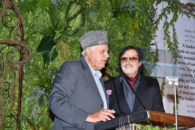 Shatrughan, Farooq Abdullah attend Sanjay Khan's autobiography launch