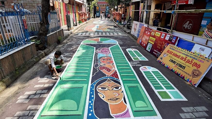 The graffiti, painted on a 300 feet long stretch of road in Ahiritola area, tells the tale of hardships and the circumstances that force a woman to get into the flesh trade. &nbsp;