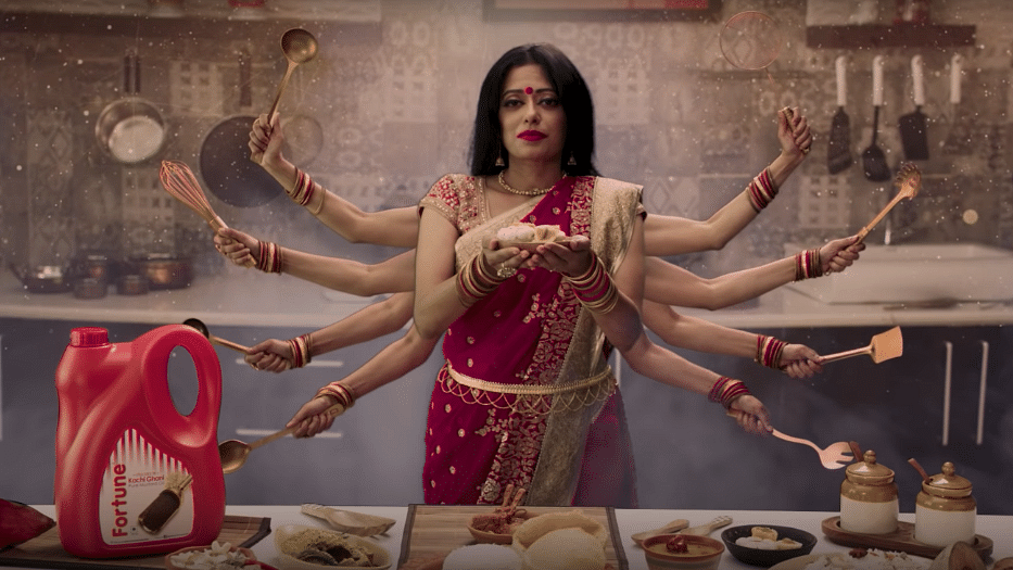 Fortune Foods ad showing meat served during Navratri has angered Hindu groups. Their apology in response has upset Bengalis.